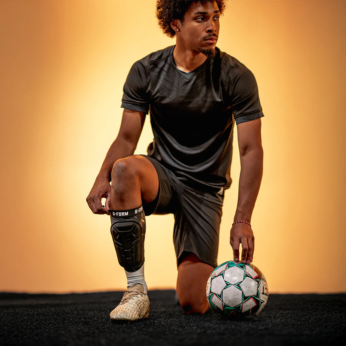 V2 Soccer Shin Guard Black/Gloss Black